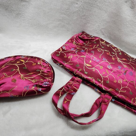 *New Low Price* Red Embroidered Cosmetic Bag Set - Picture 8 of 8